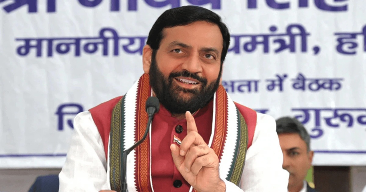 हरियाणा में सफाई कर्मियों के लिए ड्रेस कोड अनिवार्य, CM नायब सैनी ने सफाई मशीनों पर कैमरे लगाने के दिए निर्देश