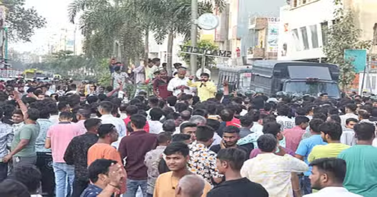 इंदौर में दिवाली पर सांप्रदायिक बवाल, पटाखे फोड़ने पर कट्टपंथियों ने हिन्दुओं के घरों पर किया पथराव, वाहनों में लगाई आग