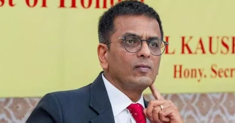 a-special-group-is-putting-pressure-on-the-judiciary-600-lawyers-including-harish-salve-wrote-a-letter-to-cji-dy-chandrachud