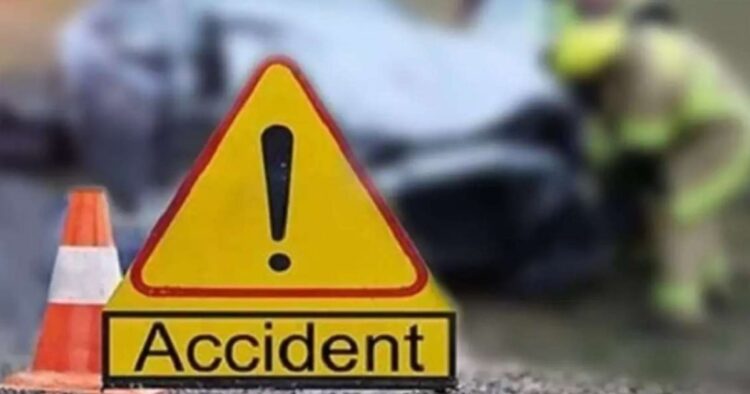 car-collides-with-container-5-of-a-family-killed