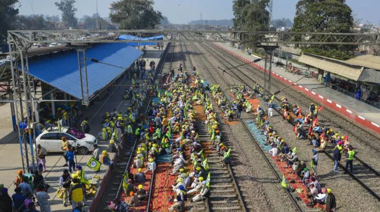 Four-hour rail roko protest by farmers, appeal to the government to fulfill their demands