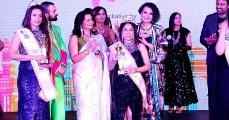 shweta-anand-won-the-title-of-vijnara-global-mrs-india-2024-at-the-age-of-50