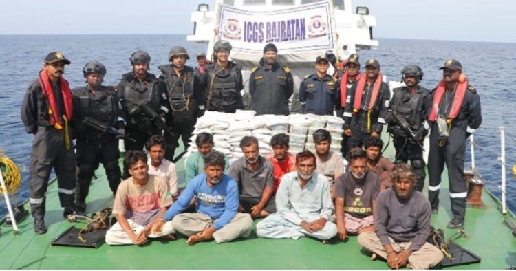 security-agencies-arrest-14-pakistanis-with-86-kg-drugs-in-gujarat