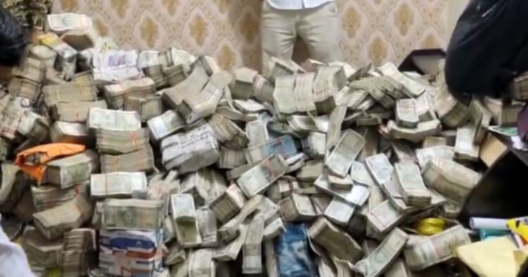 ed-raids-minister-alamgir-alams-ps-in-ranchi-rs-25-crore-cash-recovered