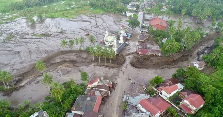 devastation-due-to-sudden-flood-in-indonesia