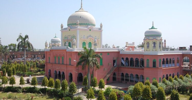 intezamia-committee-bans-entry-of-women-in-darul-uloom-deoband