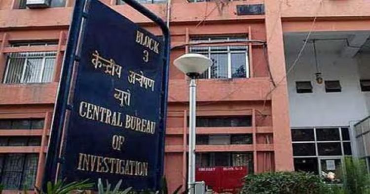 गुजरात में 7 ठिकानों पर CBI की रेड