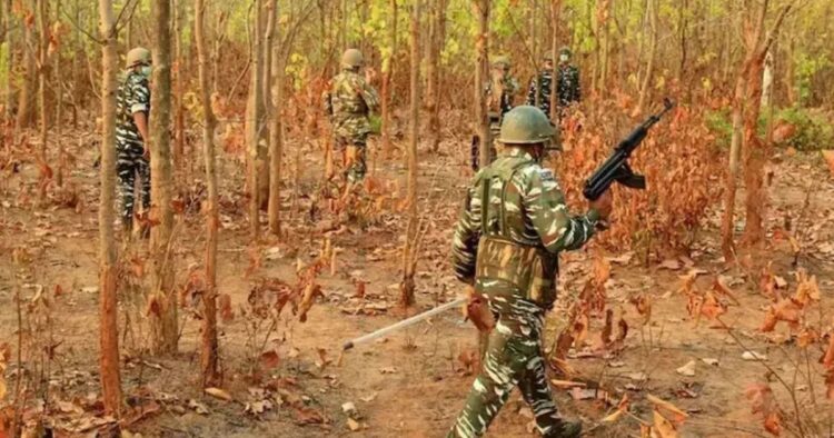 chhattisgarh-security-forces-killed-6-naxalites-3-soldiers-injured