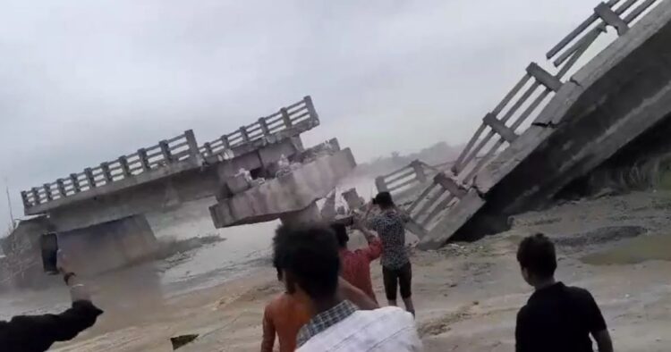 bihar-araria-bridge-under-construction-cracked-and-flew-away-in-river