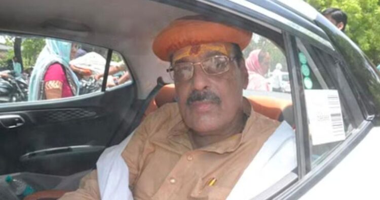 former-mahant-of-shri-kashi-vishwanath-temple-dr-kulpati-tiwari-passes-away-devotees-are-in-mourning