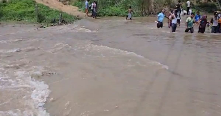 मुनक नहर टूटने से बवाना जेजे कॉलोनी में भरा पानी