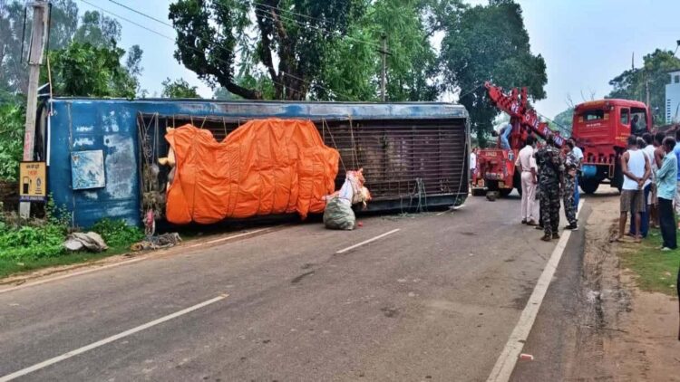 बाबा धाम से रांची जा रही बस गिरिडीह में पलटी (हिन्दुस्थान समाचार)