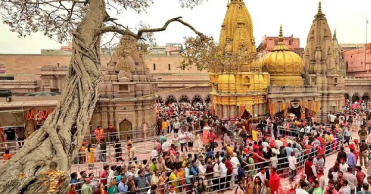 काशी विश्वनाथ मंदिर के पास दो मकान ढहे