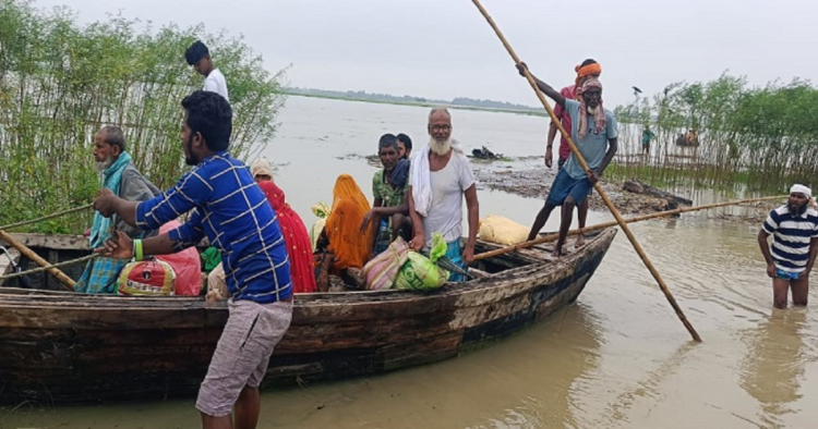 बिहार में बाढ़ से हाल बेहाल