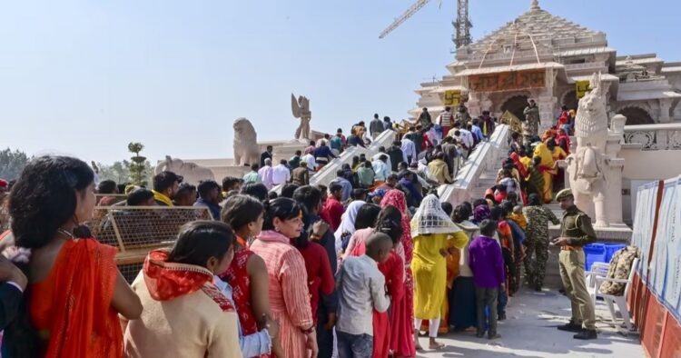 अयोध्या स्थित राम मंदिर में भक्तों का सैलाब ( फाइल फोटो)