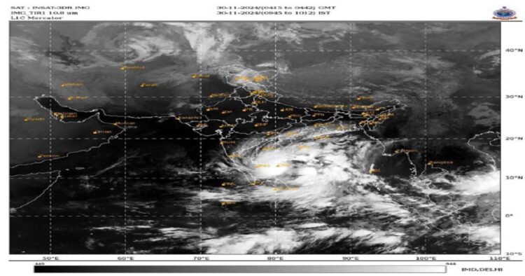 तमिलनाडु और पुडुचेरी से टकराया चक्रवात फेंगल