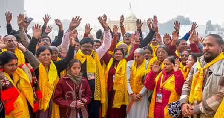 पाकिस्तान के कटास राज मंदिर में दर्शन-पूजन कर लौटे भारतीय