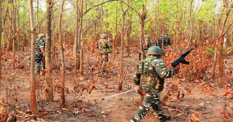 छत्तीसगढ़ के दक्षिण अबूझमाड़ में सुरक्षाबलों और नक्सलियों के बीच मुठभेड़